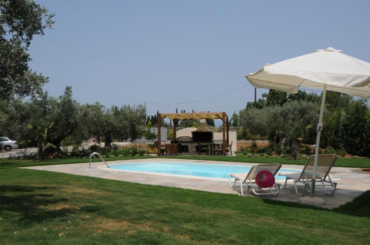 Luxurious 6 Bedroom Villa In A Great Location Chalkís Kültér fotó
