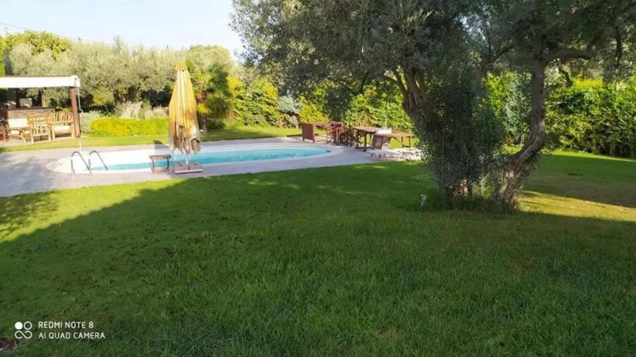 Luxurious 6 Bedroom Villa In A Great Location Chalkís Kültér fotó