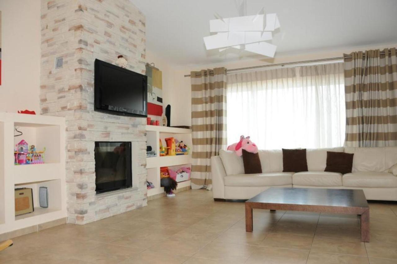 Luxurious 6 Bedroom Villa In A Great Location Chalkís Kültér fotó