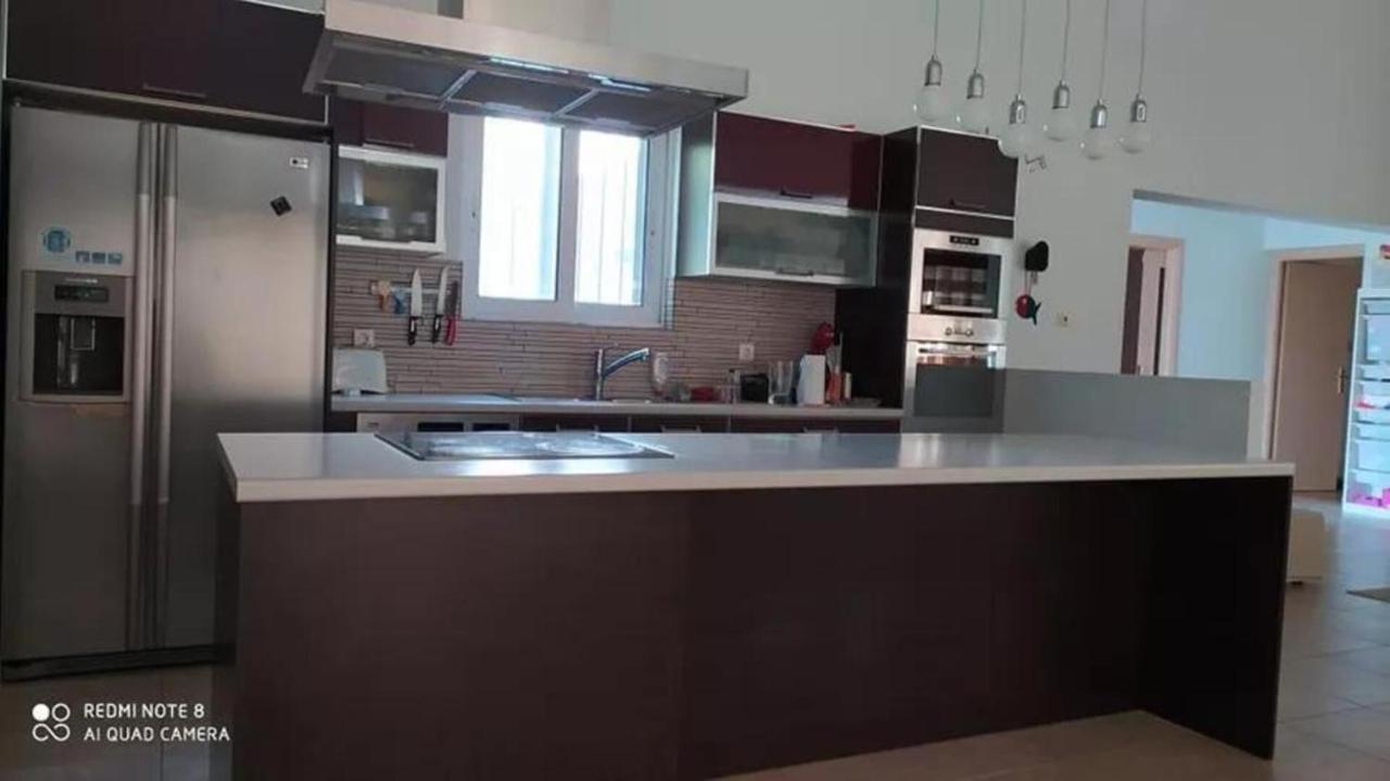 Luxurious 6 Bedroom Villa In A Great Location Chalkís Kültér fotó