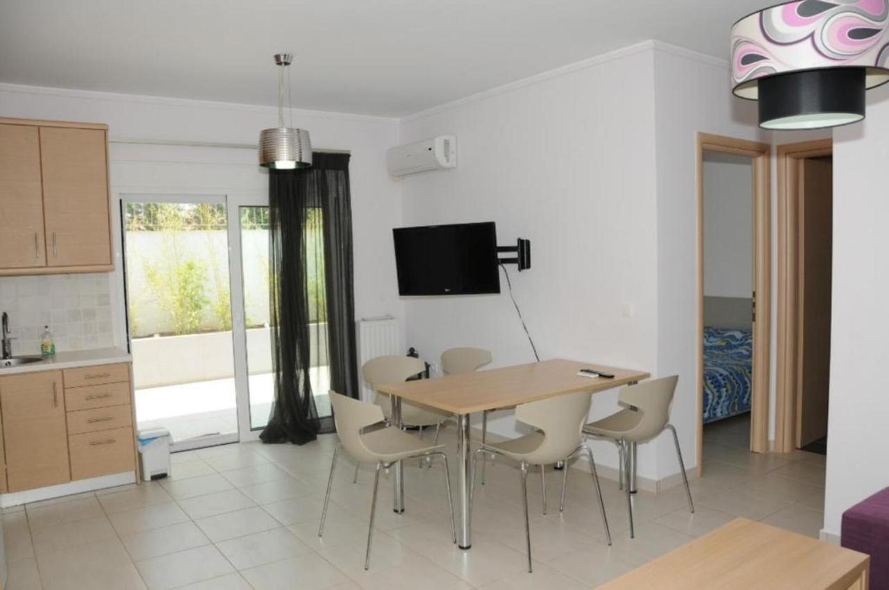 Luxurious 6 Bedroom Villa In A Great Location Chalkís Kültér fotó